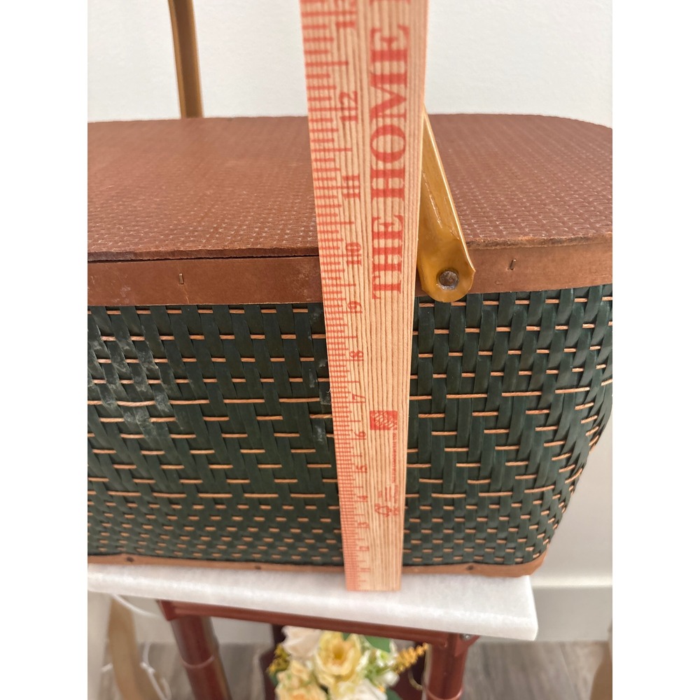 Vintage 1970's Hawkeye Burlington Woven Wicker Picnic Basket Wood Trim - Picture 10 of 11